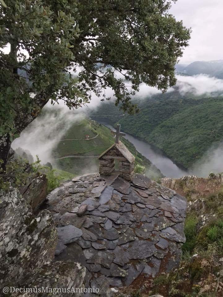 RibeiraSacra_'s tweet photo. #Miradoiro da #PenaDoCastelo
#Doade #Sober #RibeiraSacra
Álbum de fotos do FB de #DecimusMagnusAntonio
. . . 👇
https://t.co/FeAMMb9NiU
. . . 👆
Relixiosidade (#RivoiraSacrata), #ViticulturaHeroica na súa máxima expresión, paisaxe, beleza, 'esentia naturae'... 'summum vitae'. https://t.co/hL54pOhnLd