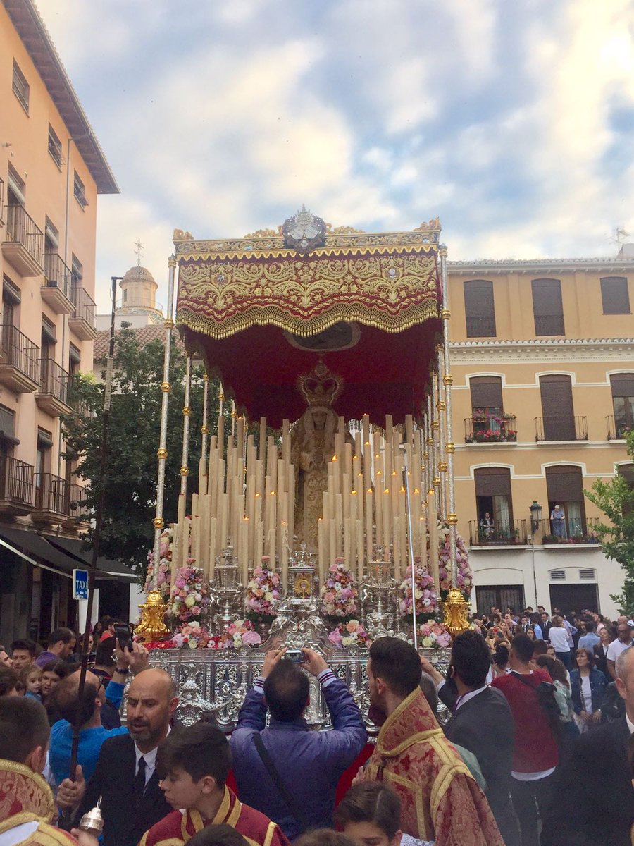 Ayer Sábado nuestra Hermandad acompañó a María Stma. de la Merced en su salida extraordinaria por las calles del Realejo