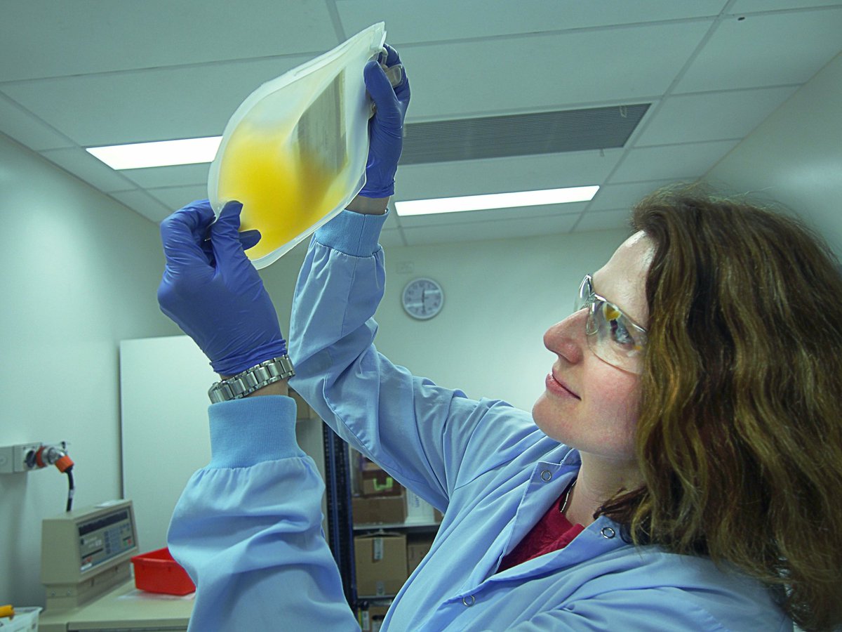 ScientistFollow's tweet photo. She says that we are now beginning to understand that platelets from different #donors can behave differently! At the #Australian @RedCrossAU her #research is helping us to find out how in the future we could choose the best platelet for every patient 😍 (2/3) #scicomm #science https://t.co/IRtnYBRYhq