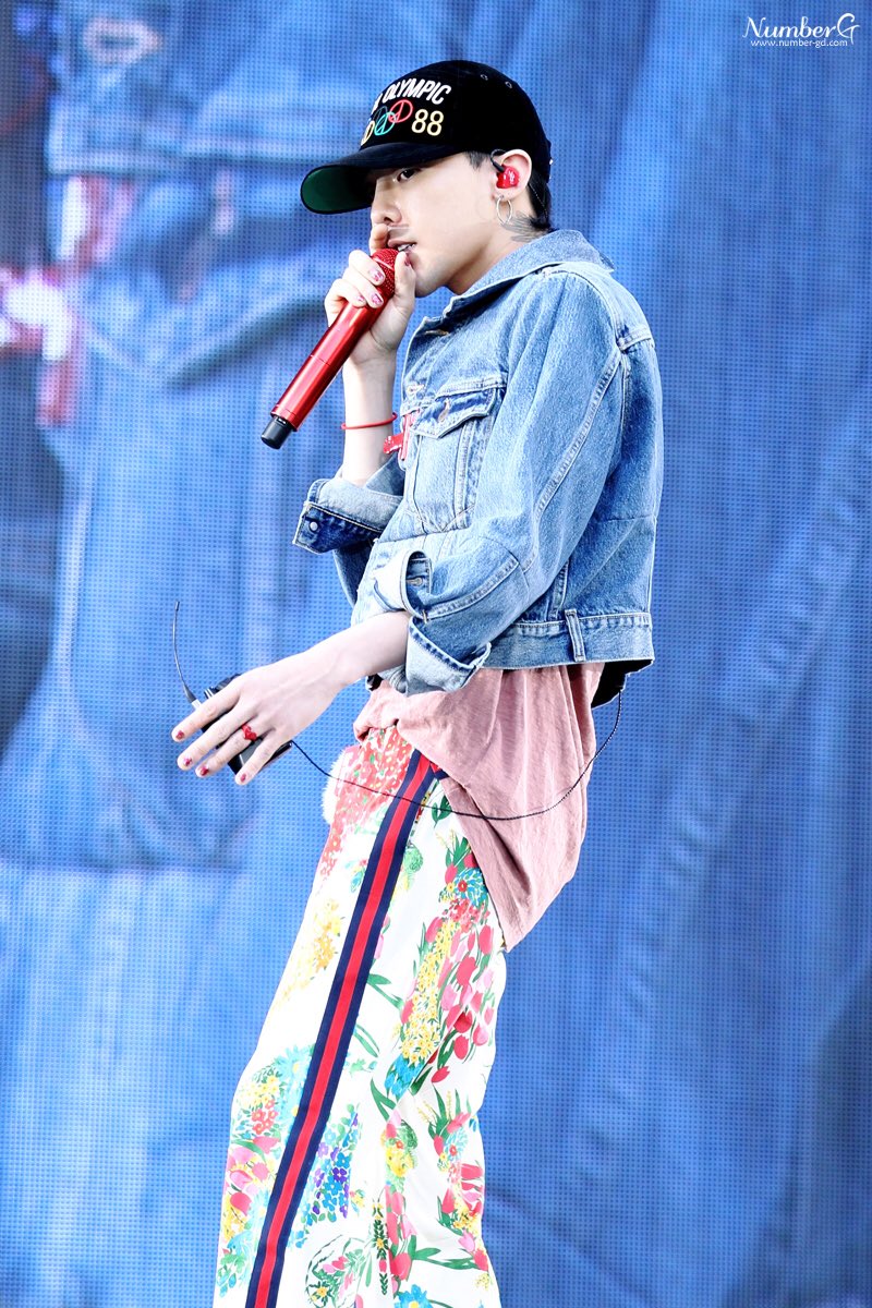 Number_GGG's tweet photo. #권지용 #GDRAGON 

170610  ACT III, M.O.T.T.E 
in SEOUL
#NumberG

일년전 오늘!!! 💖✨✨ https://t.co/HVihZ7kNU4