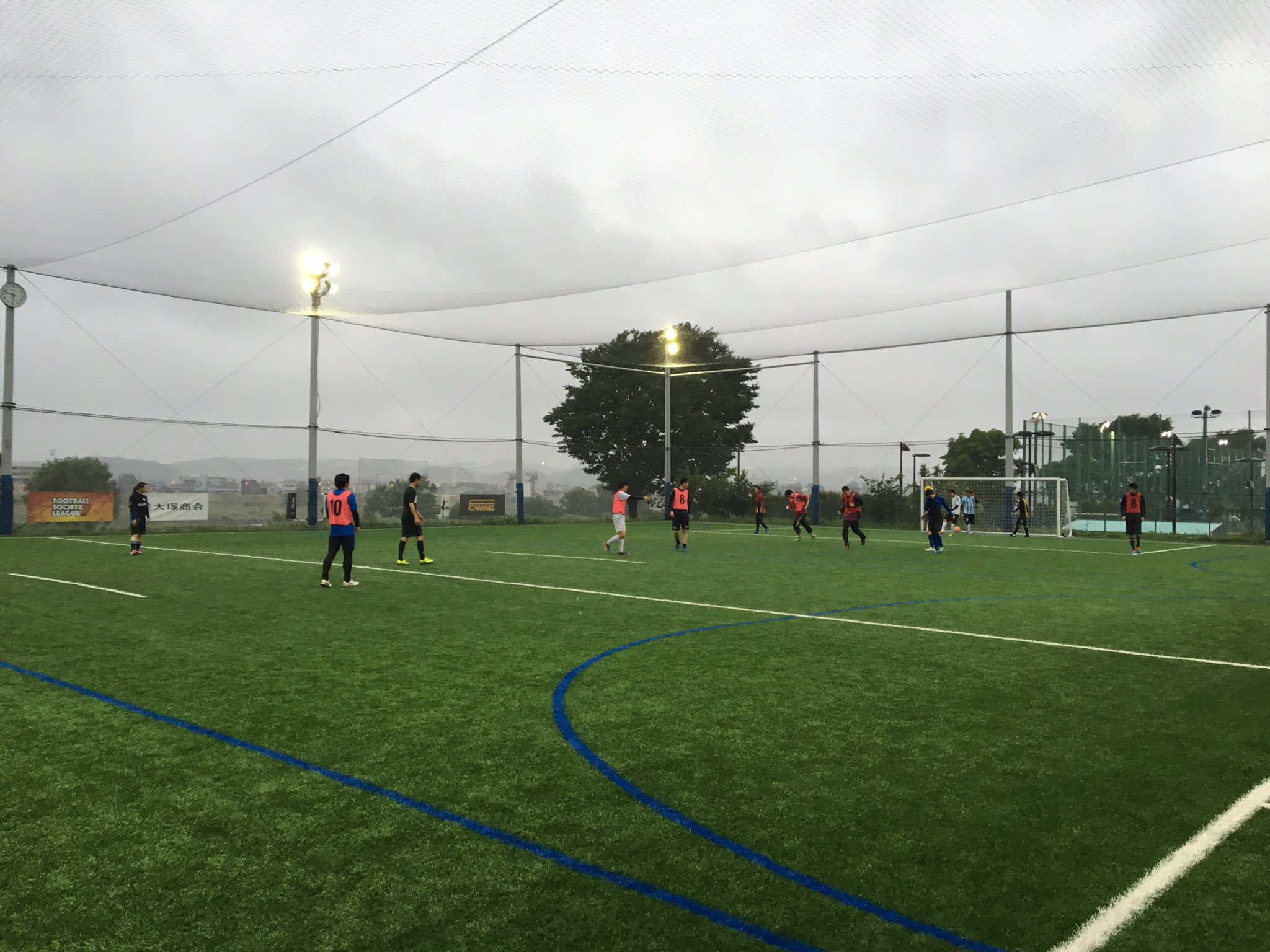 J Society Footballpark調布 ソサイチ 7人制サッカー フットサルレンタルコート 本日 通常営業を行っております T Co Cmnfwyeb8k 今日の雨でもピッチ上には水溜りがありません ソサイチ フットサル レンタルコート