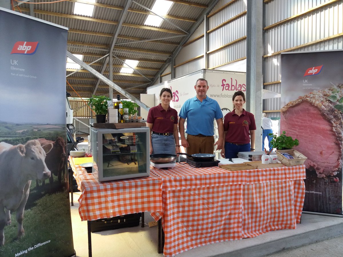 Vivienneeharris's tweet photo. All ready for Open Farm Sunday! @BladeFarming @jocelynorr22 https://t.co/3MWQHQPYXR