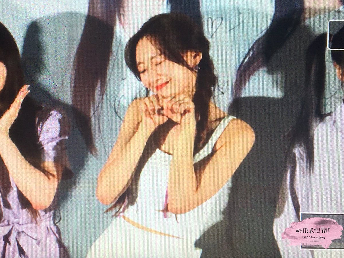 180610  일본 프로모션 프리뷰
#러블리즈 #류수정
미묘미묘해💓🐱
<a href="/Official_LVLZ/">Lovelyz_Official</a>
