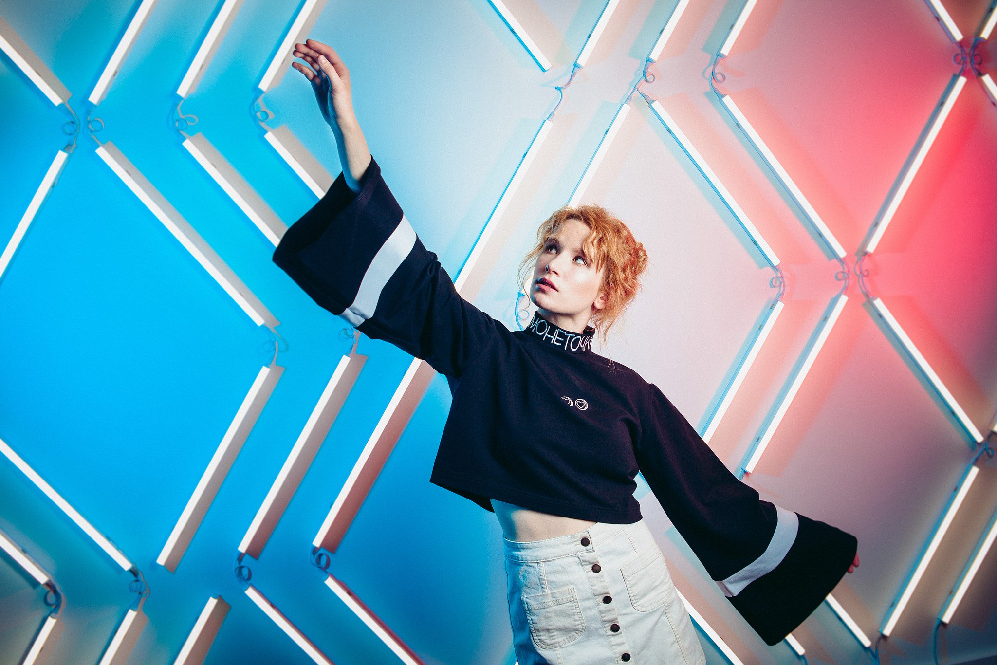 Монеточка певица. Песня птичка монеточка. Песня птичка монеточка. Монеточка 2017. Монеточка певица.