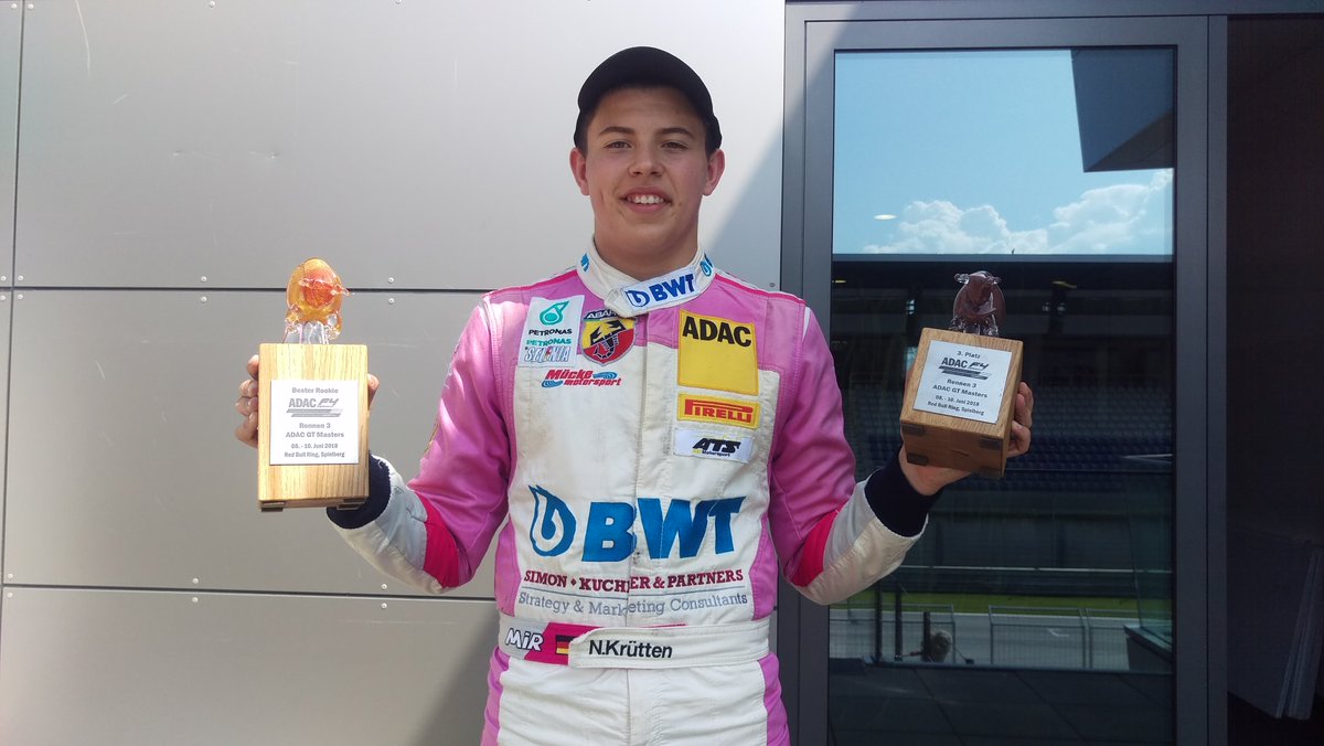 NiklasKruetten's tweet photo. 🏆🎉PODIUM and ROOKIE WIN #5️⃣ 🏆🎉
Leading the rookie championship by 13 points now 💪
#MückeMotorsport #BWT #addmotorsports #RBR #RedBullRing #ADACFormel4 #Formel4 #ADACF4 #Formula4 #F4 #ADACFormula4 https://t.co/JHF6Jrqn13