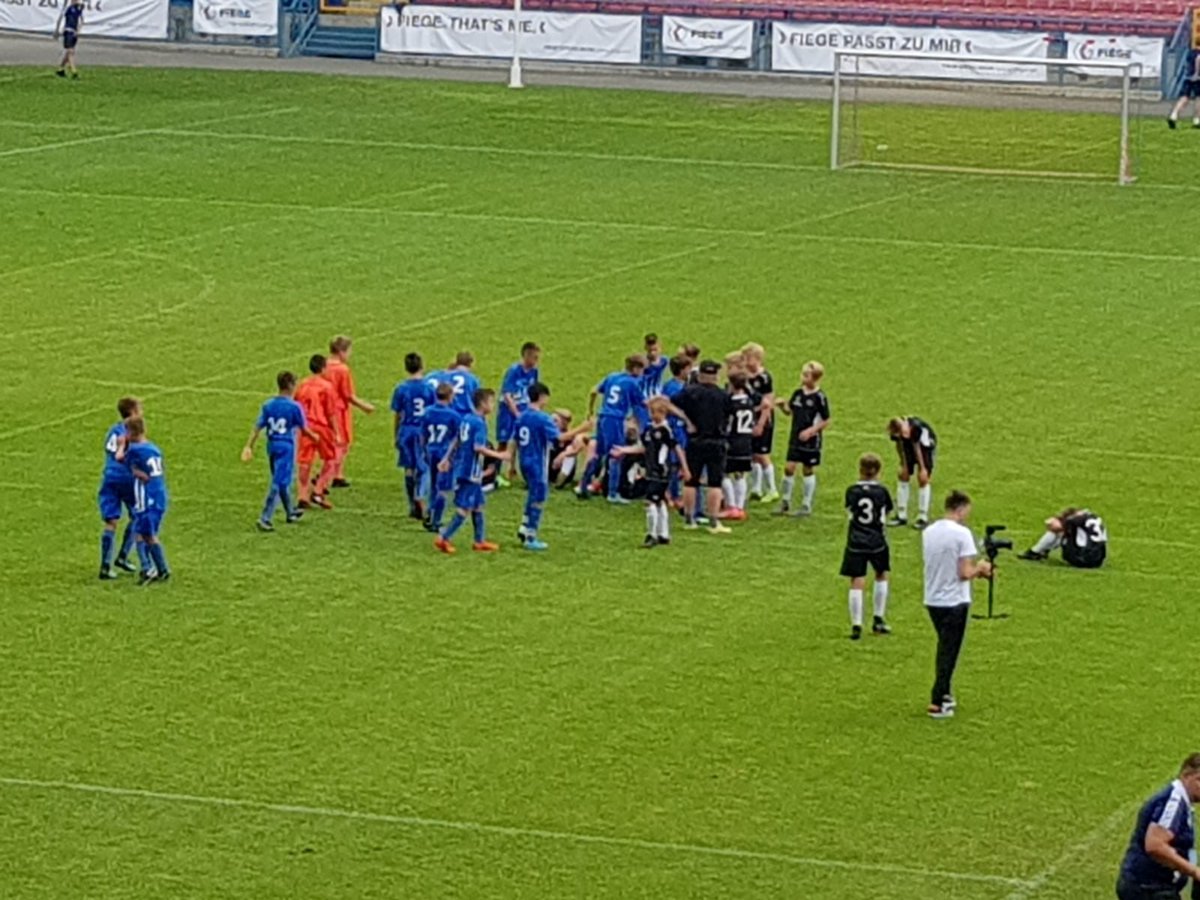 FCLahtiUnited's tweet photo. Rankkarikisa päättyy Zagrebille 2-1. Edessä sijoitusottelut sijoista 8-5. #FCLahtiUnited #Grabka2018 #FCLahti https://t.co/598UPSOYCW