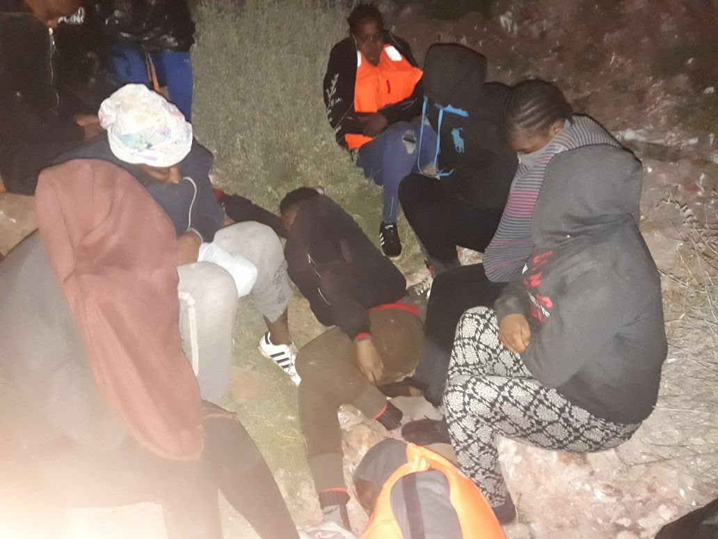 HelenaMaleno's tweet photo. ‼️URGENTE‼️Piden ayuda 14 mujeres y 4 niñxs que llegaron esta madrugada a la Isla Congreso (Chafarinas). El estado tiene la obligación democrática de protegerlas #FronteraSur https://t.co/jVWiTEX2V8