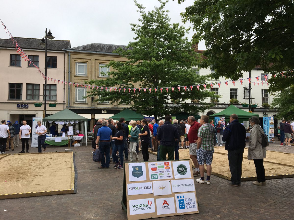 eventmedia_live's tweet photo. No rest for the wicked! We'll be tweeting today on behalf of @KennetRadio from the #Newbury @Rotary Club's Boules in the Market Place competition. 

#keepitkr and follow the action as it unfolds in Newbury. https://t.co/wMkzt4Hp2k