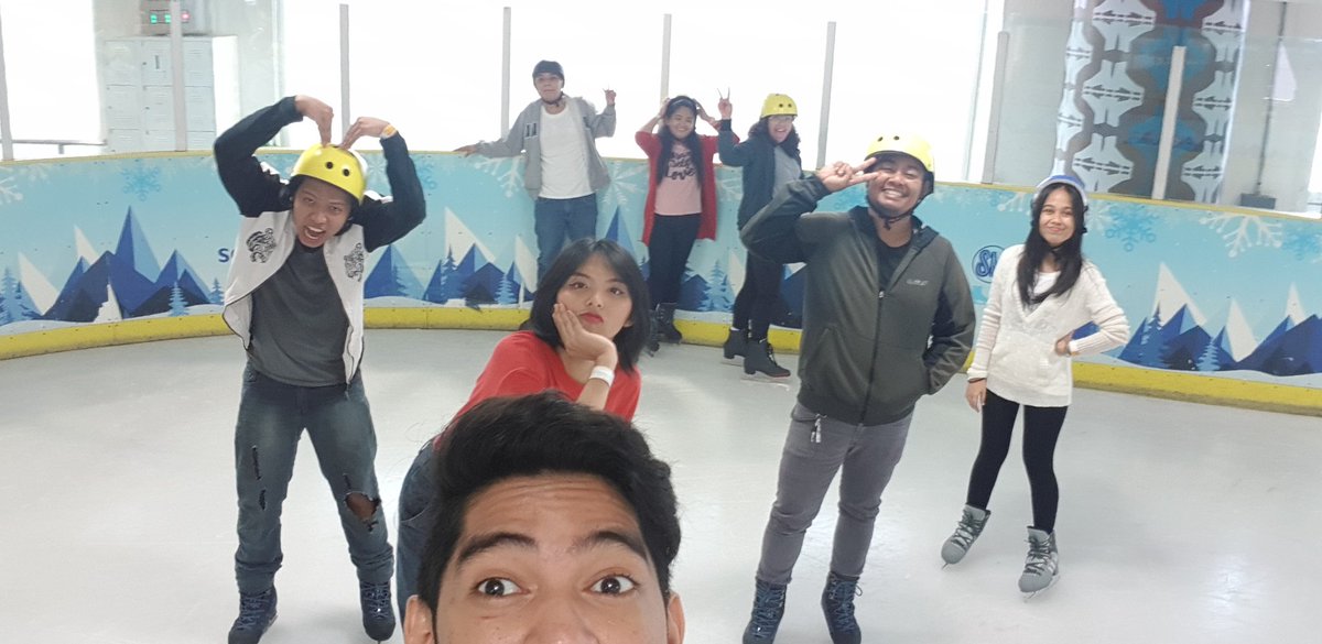 iamneilll's tweet photo. Team neil goes ice skating 😁😁😁 https://t.co/qz8Hi1qi7i