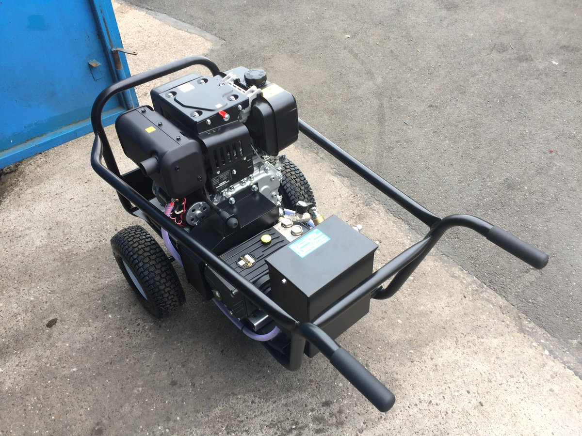 BritcleanUKLtd's tweet photo. Belt driven diesel option now available, cut out gearbox and keyway issues for good! Unit pictured is 200 bar, 15 lpm. https://t.co/9OntTQ0U8t