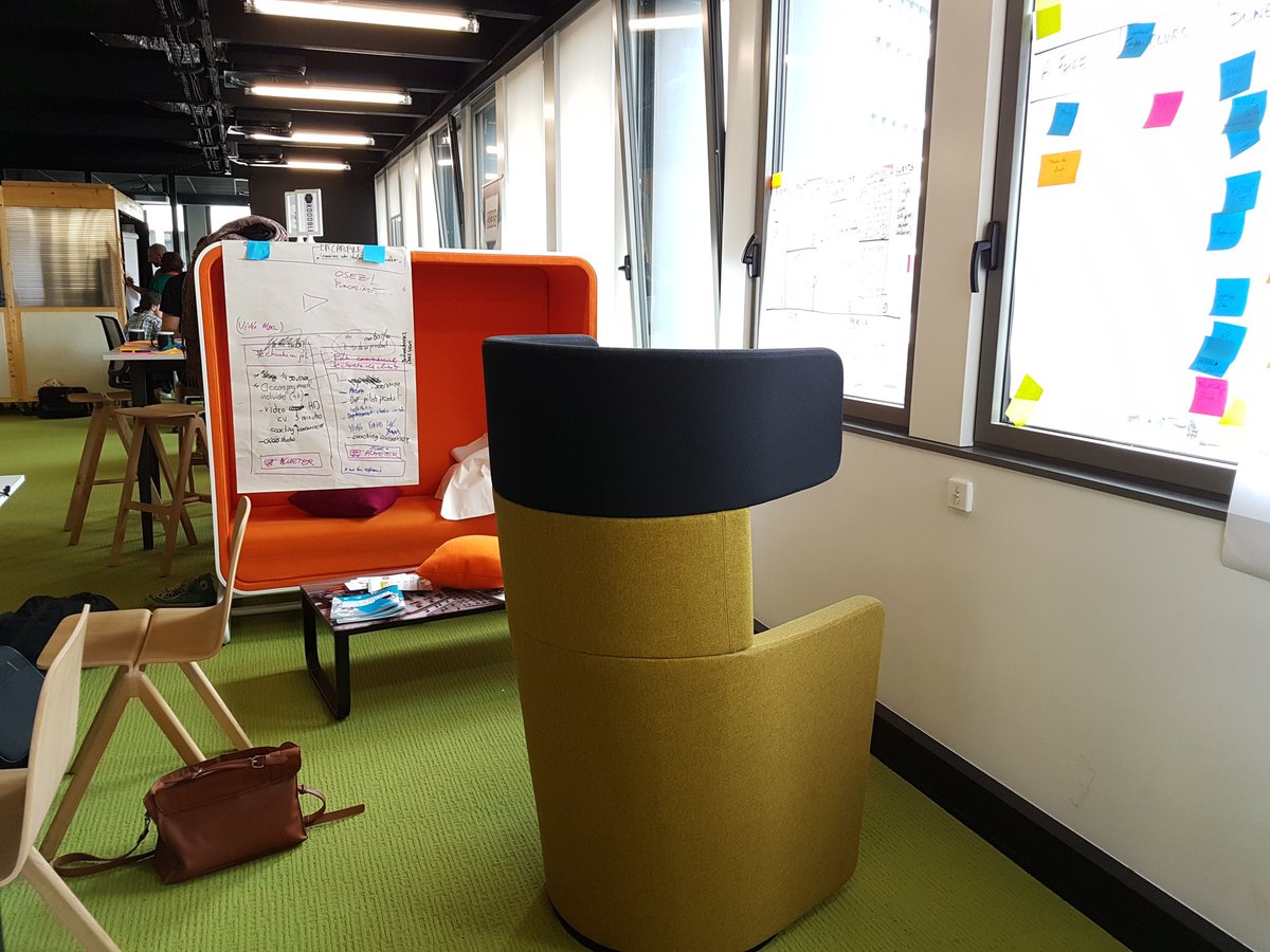 cswierkowski's tweet photo. Et naturellement, les équipes du #swrennes redécorent les murs de la @LaFTRSM :-) https://t.co/9hz4DqTGNo