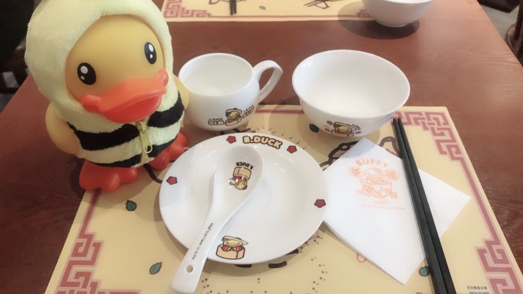 JennChoo's tweet photo. 同鸭仔一起饮茶 https://t.co/fwv1xJLwxq