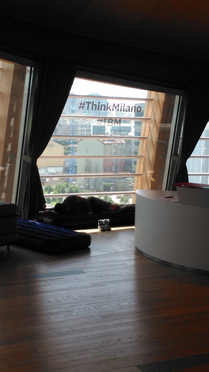 Fede_Aghemo's tweet image. Qui al #CognitiveHack #ThinkMilano non si dorme mai!! @SilvyMercuri @AltieriLuca @francesco_casa