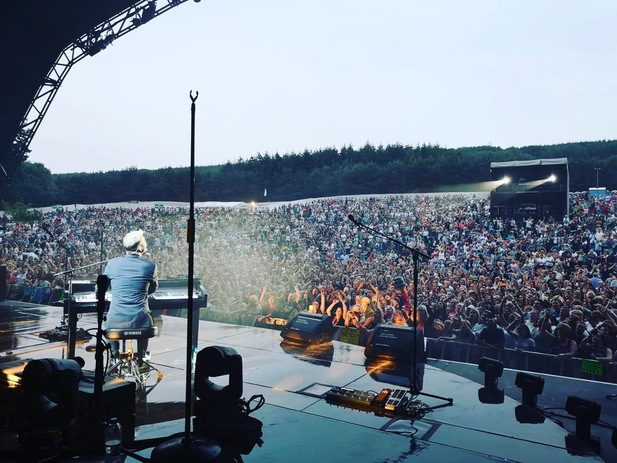 Ever wondered why we love these gigs so much ? This picture says it all. Just a piano and that beautiful audience #onevoice #gbsolo2018