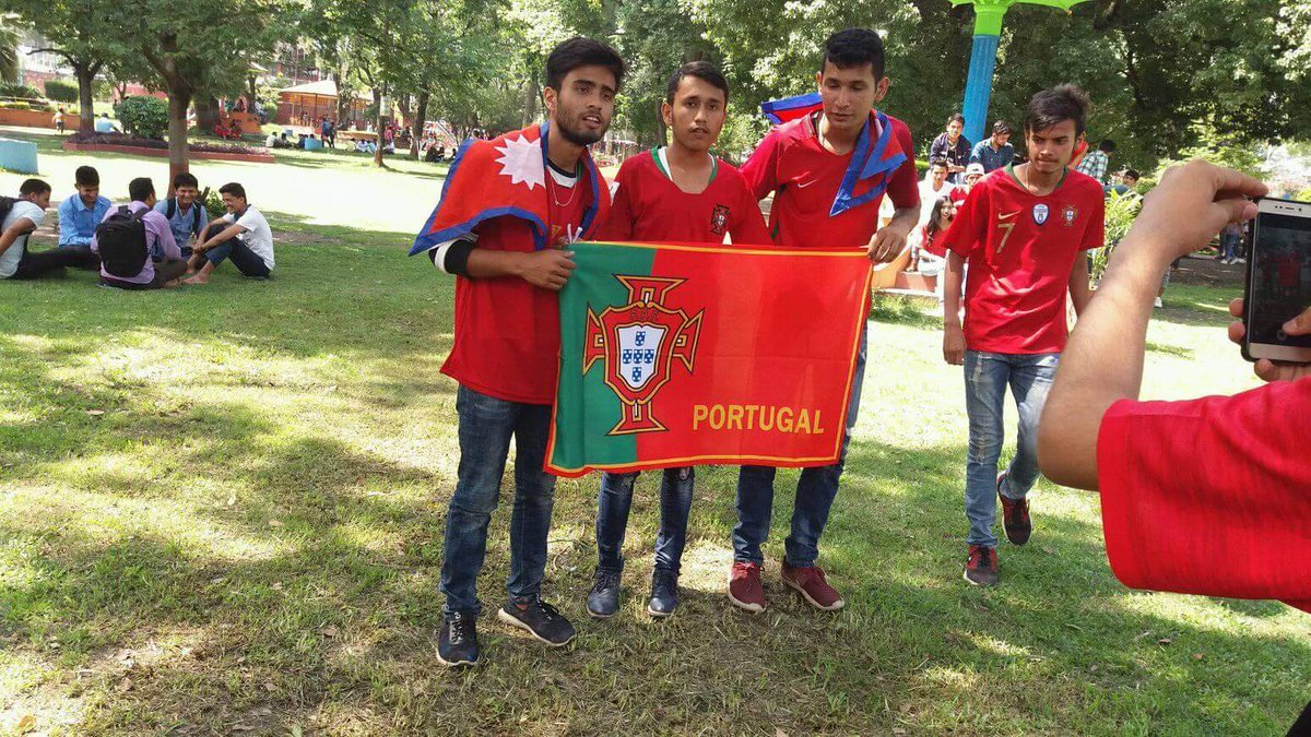 roptimics's tweet photo. रत्नपार्कमा #पोर्चुगल समर्थक
@Cristiano https://t.co/GSpnrRbo8H