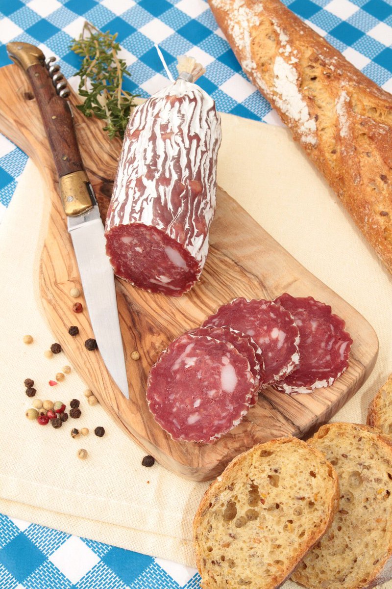 ant2014ant's tweet photo. Le saucisson à pour vocation de devenir #mondial. Se tiennent aujourd’hui à Vanosc, le mondial du saucisson. Aussi je vous invite à taguer #saucisson et #Vanosc. https://t.co/erxqHGqw4r