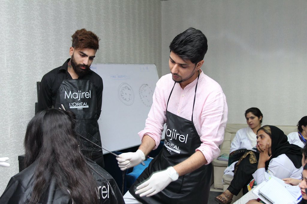 icarepk's tweet photo. Here is a glimpse of hair coloring class by a professional hair dresser from L’Oréal. Our girls got to learn new hair techniques and the response was overwhelming. ICARE is not just about learning skills, it's about grooming oneself also.

@icarepk @iMehreenSyed #Hairclass https://t.co/sPqILau8lM