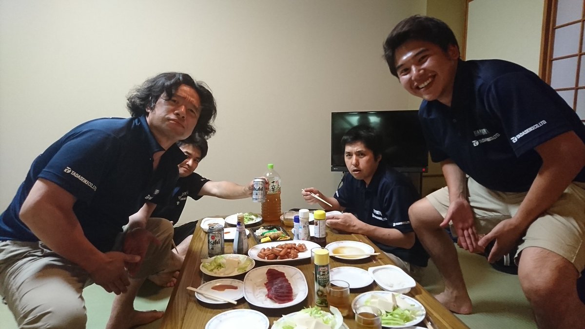 GarageMobius's tweet photo. Dr.戸塚
coDr.北村
メカニック.一ノ瀬 中谷
マネージャー兼キャンギャル
鈴木
でお届けしました！
#OVERDRIVE #全日本ラリー #チームカズモータースポーツ #Garagemobius https://t.co/zvds6xQKaO