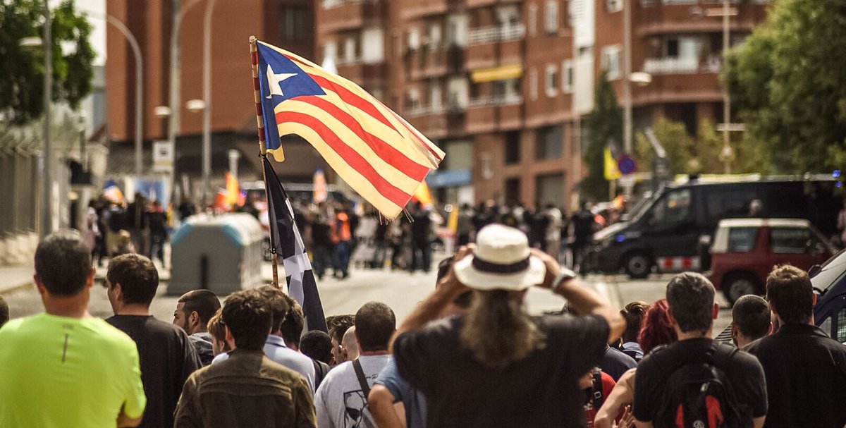 ConvosNouBarris's tweet photo. Combatem el feixisme allá on sigui!! Avui defensant els nostres serveis públics i la TV3! #NouBarris #AlertaUltraTV3 #AlertaUltra https://t.co/ZDmoygdu4R