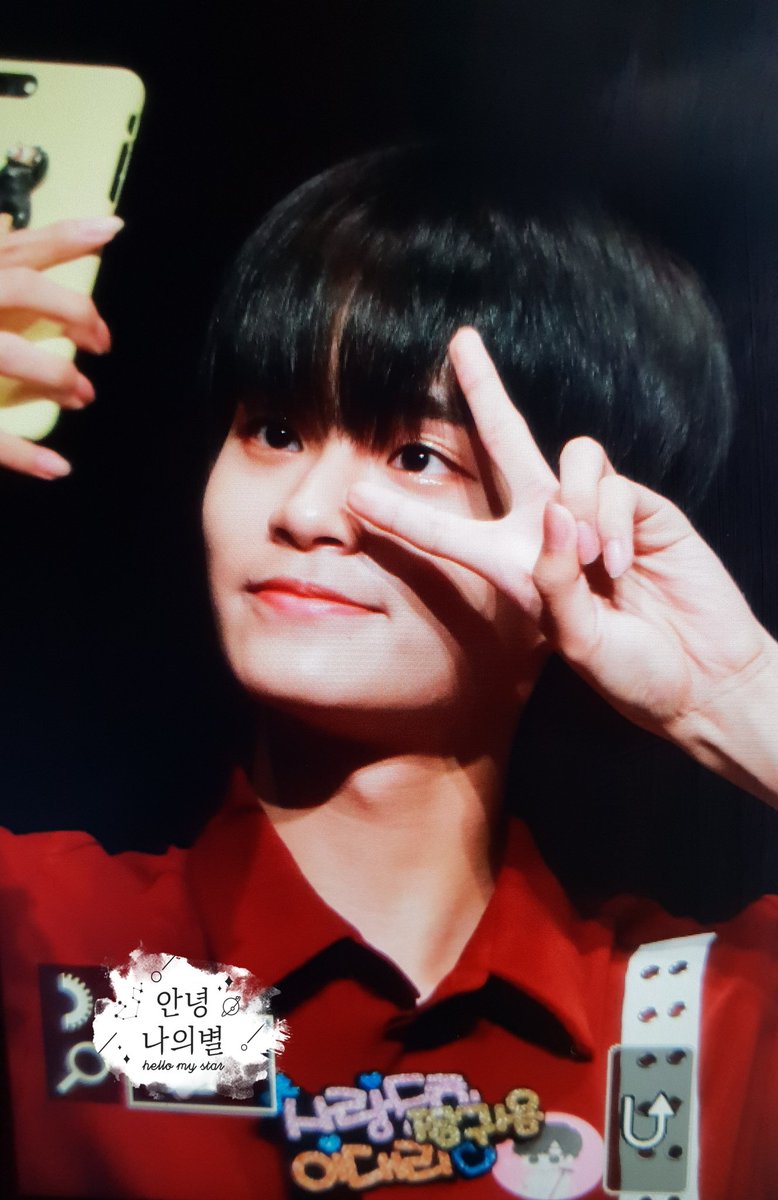 mystar010129's tweet photo. 180610 상암팬사인회

셀카 장인

#대휘 #이대휘 #워너원 #WANNAONE https://t.co/Eif06RPySm