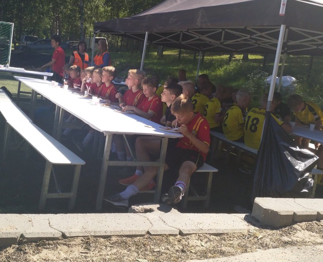 VJSp06's tweet photo. Murkinaa rinnanalle. #vjs #Solidgearcup #helle https://t.co/hMnvNQm2PC
