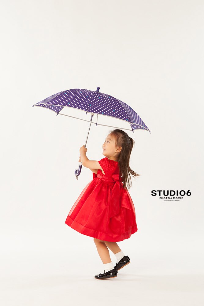 STUDIO6_OSAKA's tweet photo. 梅雨☔️
#studio6 #スタジオ6 #家族 #写真 #家族写真 #大阪 #心斎橋 #マタニティ #赤ちゃん #ベビー #baby #子供 #100日 #ハーフバースデー #1歳 #1st #birthday #つかまり立ち #子育て #新米ママ #大阪ママ #記念写真 #雨 #傘 #6月 https://t.co/W3ibH7KafY