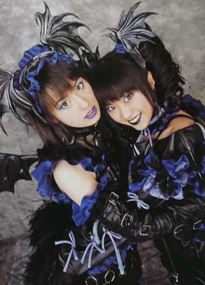 首領 大幹部列伝 على تويتر ナイとメア マジレンジャー に登場 インフェルシアの女スパイにして幹部のバンキャリアは 普段はナイとメア ナイトメア という2人の人間の少女の形態に分離している 分割後の姿では力や知性が半分に落ちるが 不死の孤独による