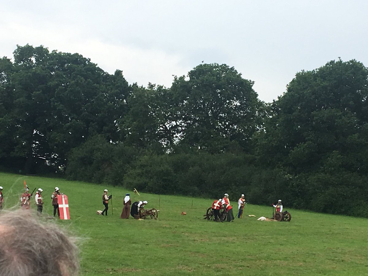 feelthinkdouk's tweet photo. Battle of Barnet medieval festival on this weekend great show #battleofbarnet #waroftheroses #community @BattleofBarnet https://t.co/lc6Xt0qoC2