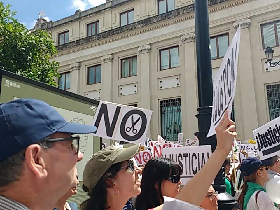 Gb2017Maria's tweet photo. #SanidadPublicaDigna  Susana dimite el pueblo no te admite https://t.co/DCxo43fVSZ