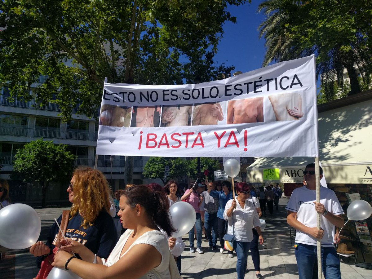 Hoy la marea blanca inunda Sevilla #PorUnaSanidadPúblicaDigna. Le toca al PSOE de <a href="/susanadiaz/">Susana Díaz Pacheco</a> escuchar el clamor contra su gestión. #SanidadPublicaDigna