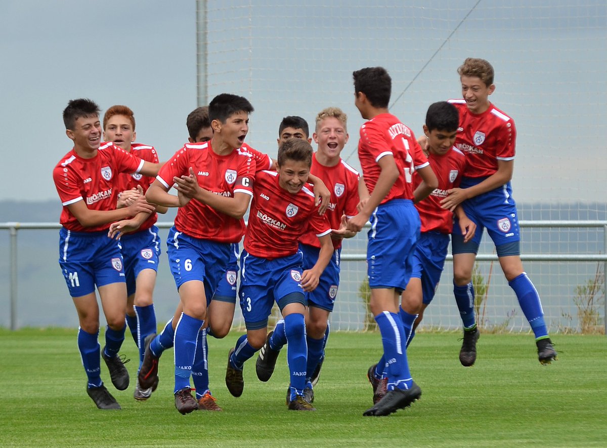 Bu toprakların çocukları gururla sunar:

Altınordu: 2 - #Barcelona:  1
Altınordu: 1 - #Juventus: 0
Altınordu: 3 - #Liverpool: 0
Altınordu: 3 - #Benfica: 0
Altınordu: 1 - #Liverpool: 0

#U14WandaCup