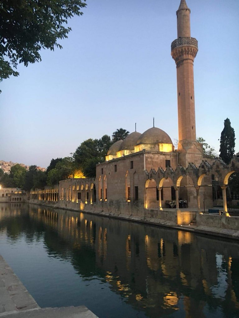 Bin aydan daha hayırlı olan Leyle-i Kadr'inizi  tebrik eder, Alem-i Islam için hayırlara vesile olmasını  dilerim.