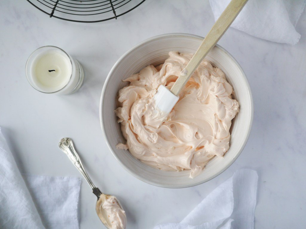 Pink champagne, white chocolate and rose layer cake cocoaandcotton.co.uk/pink-champagne…