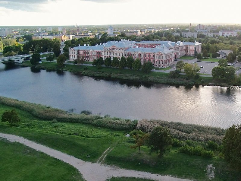 LouisRielFrance's tweet photo. Le Palais de #Mitau (#Jelgava) en #Lettonie, qui conserve donc le souvenir du passage des derniers membres de la #FamilleRoyale de #France, a été très endommagé pendant la guerre civile russe de 1917-1920 et les bombardements de la 2e guerre mondiale. Il est aujourd'hui restauré. https://t.co/iluYrceR08