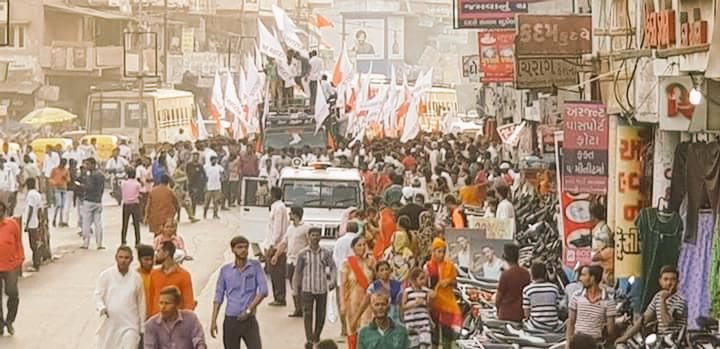 kalpeshsinh77's tweet image. ऐतिहासिक त्रिरंगायात्रा पुरा चरोतर देशभक्ति के रंग मे रंगा 
शहीदकथा श्री संतराम मंदिर नडीयाद शहीदो बोलावे छे