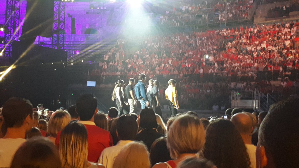 LeDZappeur's tweet photo. Découvrez les coulisses de La Chanson de l'Année #LCDLA #LCDLA2018 #LaChansonDeLannée #LeDZapEnLive https://t.co/iAZKE91twi