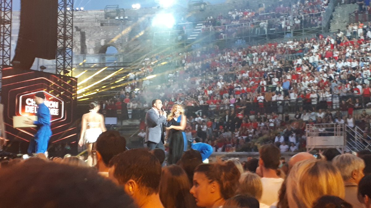 LeDZappeur's tweet photo. Découvrez les coulisses de La Chanson de l'Année #LCDLA #LCDLA2018 #LaChansonDeLannée #LeDZapEnLive https://t.co/iAZKE91twi