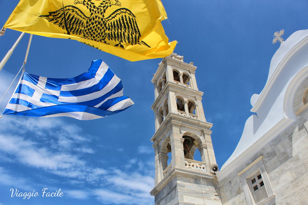 Viaggiofacile's tweet photo. Tinos, le sue chiese e le sue bandiere. Isola meravigliosa e sorprendente 💙🇬🇷 #tinos #cicladi #grecia https://t.co/XjG88Jm1Ml