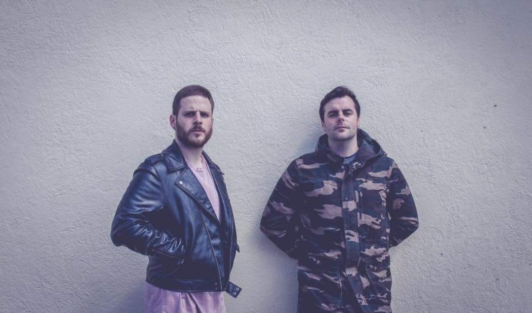 louclarkeradio's tweet photo. My favorite day of the week is here π
I've got the incredibly talented duo @winterheartire joining me for a #FirstPlaySession this evening on @ThisisiRadio They'll be having a chat and playing their new single after 7pm π #IrishMusicParty π΅π§πΆπ»ποΈ https://t.co/kzojSAaMFa