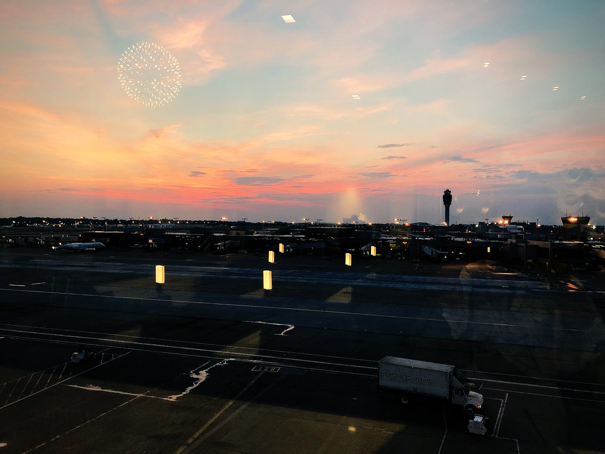 tami__mcqueen's tweet photo. ATL ✈️ MIA
*still* low-key 92,143 MQMs and 248,540 MQDs short of Diamond Medallion but the @Delta lounge has the best sunrises.
#deltareadyfortakeoff https://t.co/bB95iEwydu