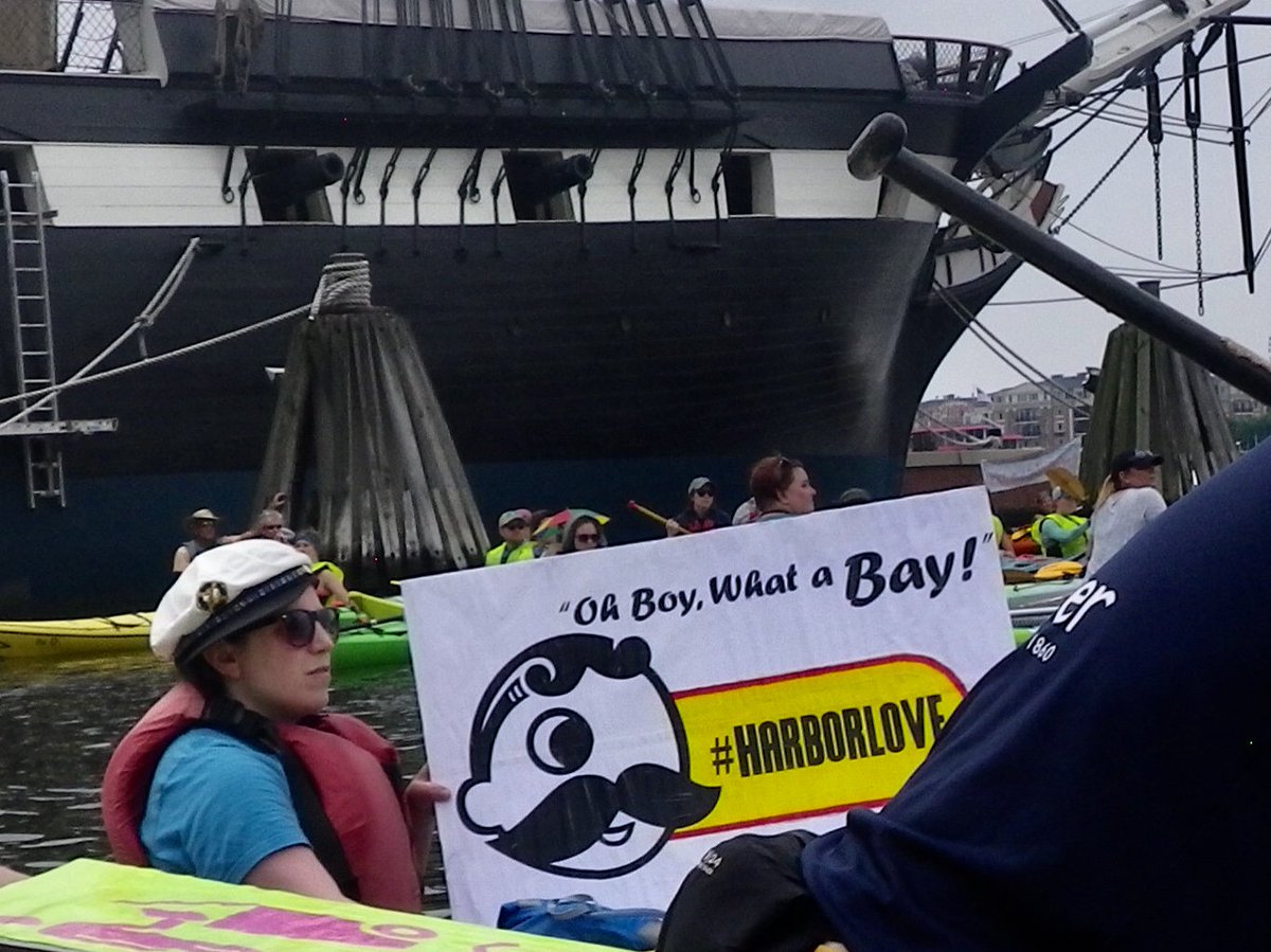 Maro2Bear's tweet photo. #Baltimore #Flotilla #CleanHarbor #InnerHarbor. Great bunch of #kayakers #SUP ers, and boaters in #Baltimore for the great Baltimore Flotilla @AnnapCreative @adrienneABC2 https://t.co/lg6Gv5IDf0
