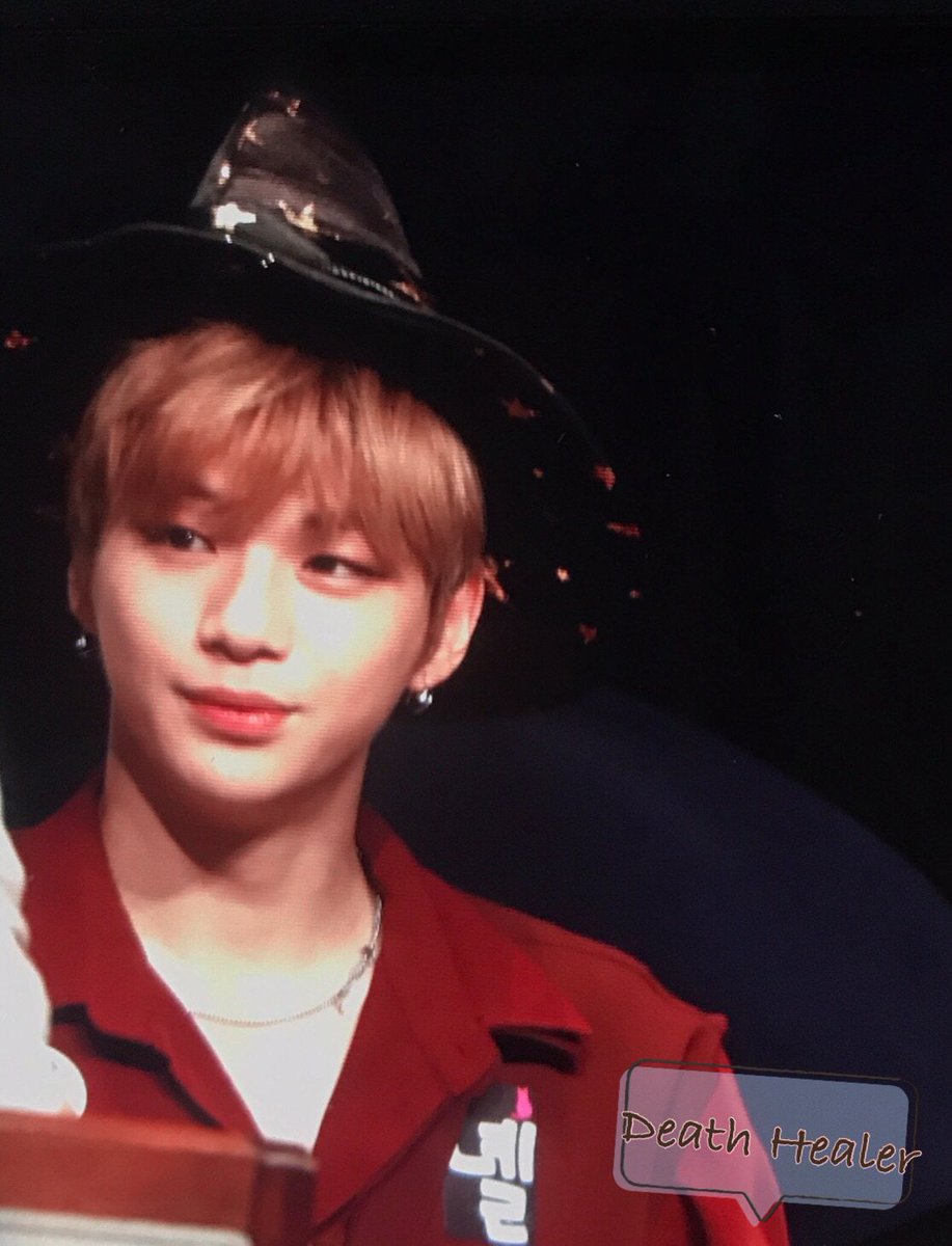 DeatHealer9596's tweet photo. 180610 상암 팬사인회   

#옹성우 #강다니엘 #워너원 #OngSeongwu #KangDaniel #WANNAONE https://t.co/HQ1Q4L85Lu