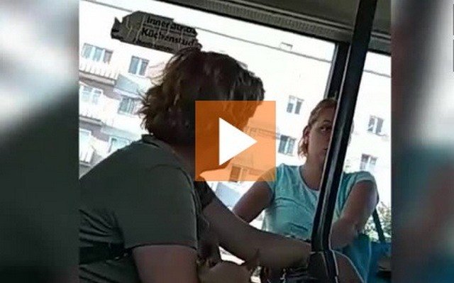 Девчонку разводят перепихнуться в автобусе Девчонку разводят перепихнуться в автобусе