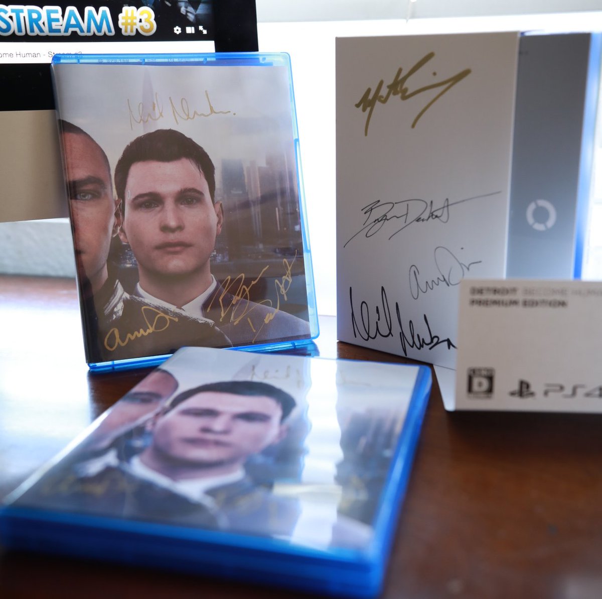 BryanDechart's tweet photo. 76K on #Twitch!!!
< #ConnorArmy RT to INVITE >

Your chance to WIN an Autographed copy of #DetroitBecomeHuman, 
signed by me, @AmeliaRBlaire (Traci) @NeilNewbon (Kamski/Gavin) &amp; @mattvladimery (Ralph) 

https://t.co/0cIAUrb34l https://t.co/dh1ZpDogBJ