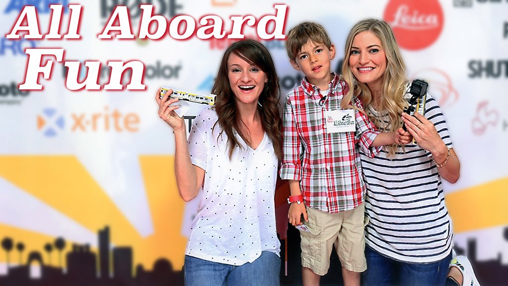 allaboardfun's tweet photo. Thank you to @ijustine & @jennaezarik for making this video with me at #PhotoConLA! See you around #YouTube!! 👉 https://t.co/nRWrsiYrNo 👈#youtubers #mydayinla #dtla https://t.co/lZ9bQE7bgg