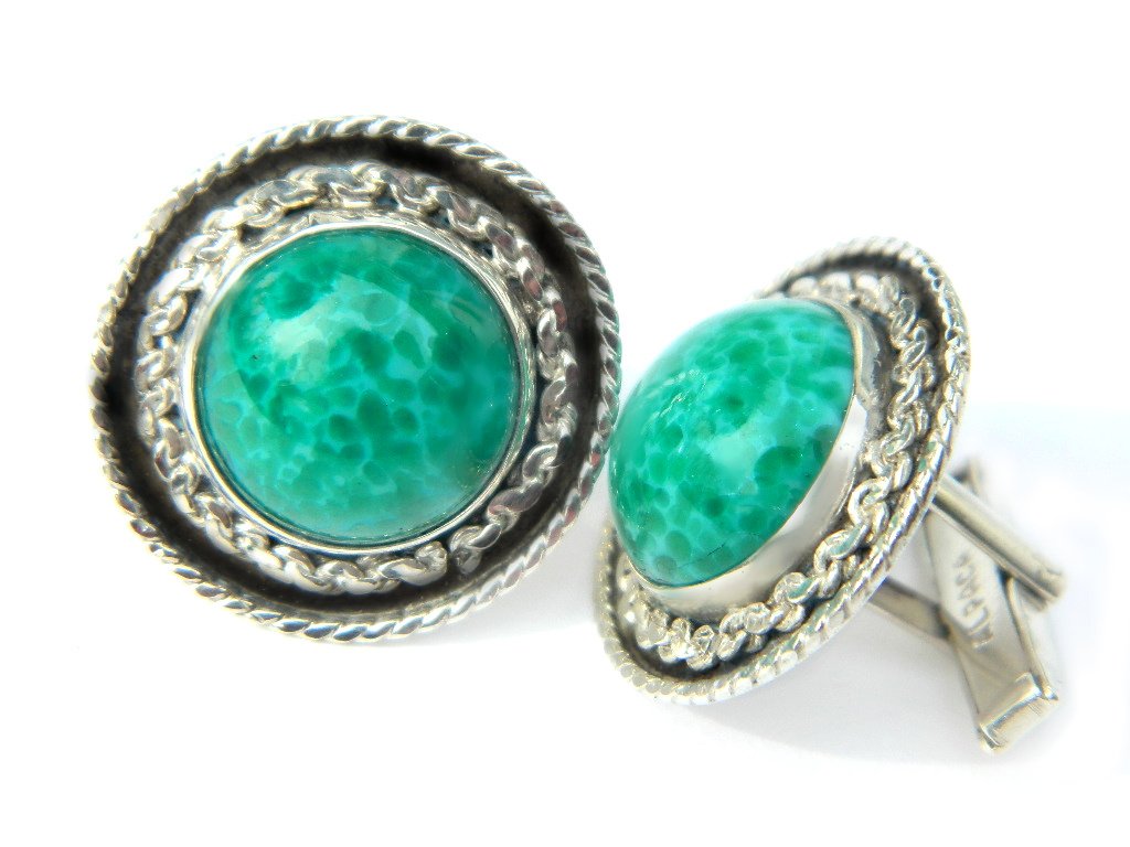 JewelryQuest's tweet photo. Turquoise Sterling Mexico Cufflinks Taxco 1940s https://t.co/iCbNNHjB1C #FathersDay #fathersdaygifts #SterlingSilver #vintagefashion #GQ #Mensfashion #etsylove #shopetsy #gotvintage #giftsfordad #giftsforhim https://t.co/3zugJK3luk