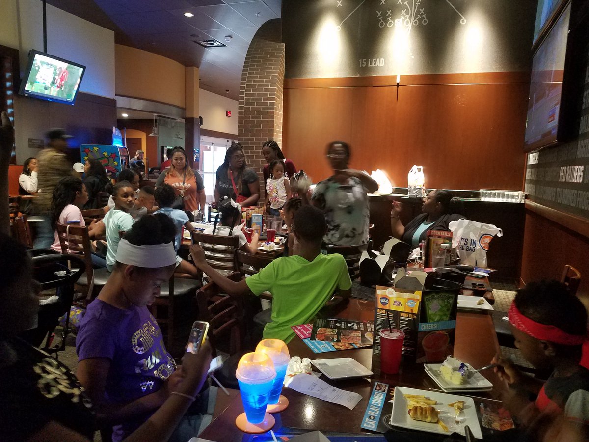 nursejwalker's tweet photo. @wrefama Eagle Elite Dance Company and Elite Jr celebrated the 2017 - 2018 school year with a party at Dave and Busters. Thank you @ajohnsonpvu for a great year! https://t.co/gIDMhSDa9n