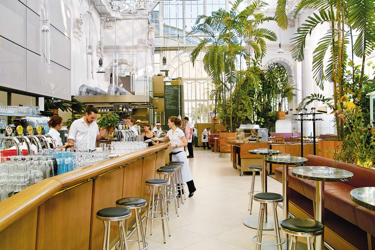 Whether you want to have #breakfast, #lunch, #dinner or just a drink, the Palmenhaus caters you all day long. Its location in the city centre right next to the Albertina Museum and the Imperial Palace is perfect for a break from discovering #Vienna bit.ly/2JueFD2