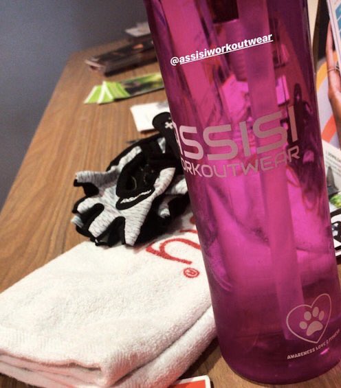 Assisi_Wear's tweet photo. @jarissa.aquinde Getting her workout in and staying hydrated with her Assisi water bottle 👍you go girl 👍 💦💪🏻

🛍: https://t.co/rKVY2RAZTP 

#Assisiworkoutwear #Brandsforacause #activewear #fitnessjourney #gym #athleisure #Fashion #stylish #fitchick #Fashionstyle https://t.co/g6KXUZQpjA