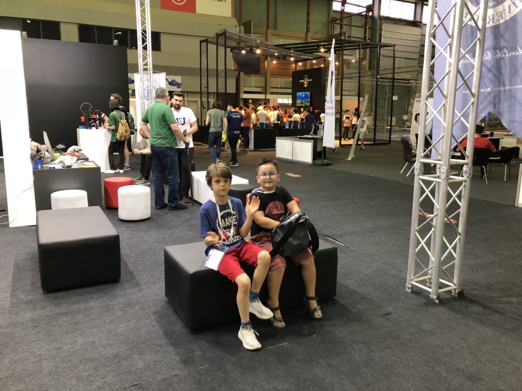 YenginDeniz's tweet photo. #vrlab #vraydin #virtualreality #CNRgamesweek https://t.co/RKc3bXYX5d